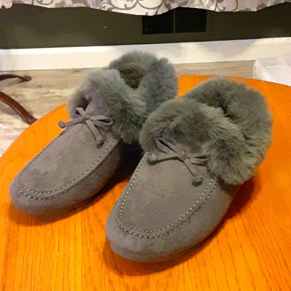 Size 7 faux fur lined warm rubber non slip booties